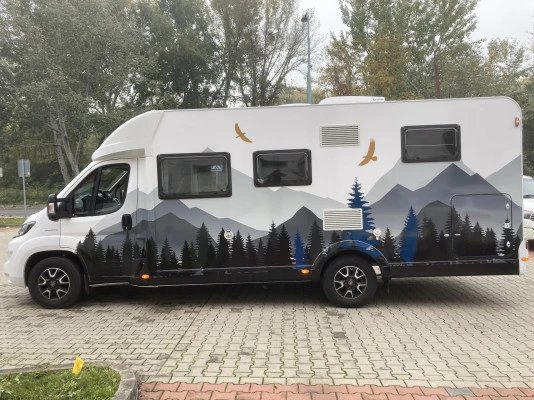 Polepové fólie na auto - branding osobného karavanu